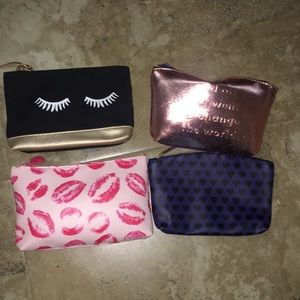 bundle of 4 Ipsy makeup bags❤️
